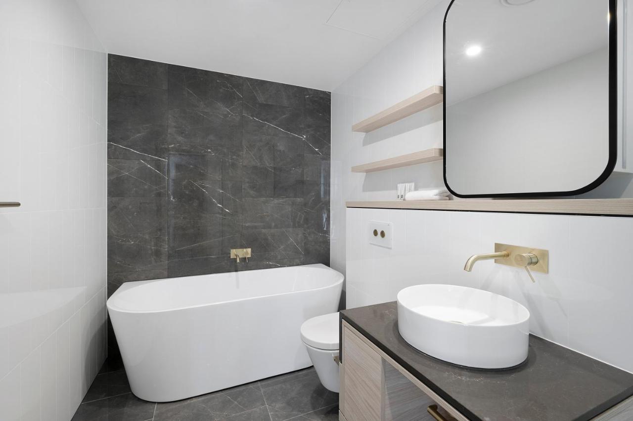Sea View Beachfront Apartment In Surfers Gold Coast Extérieur photo